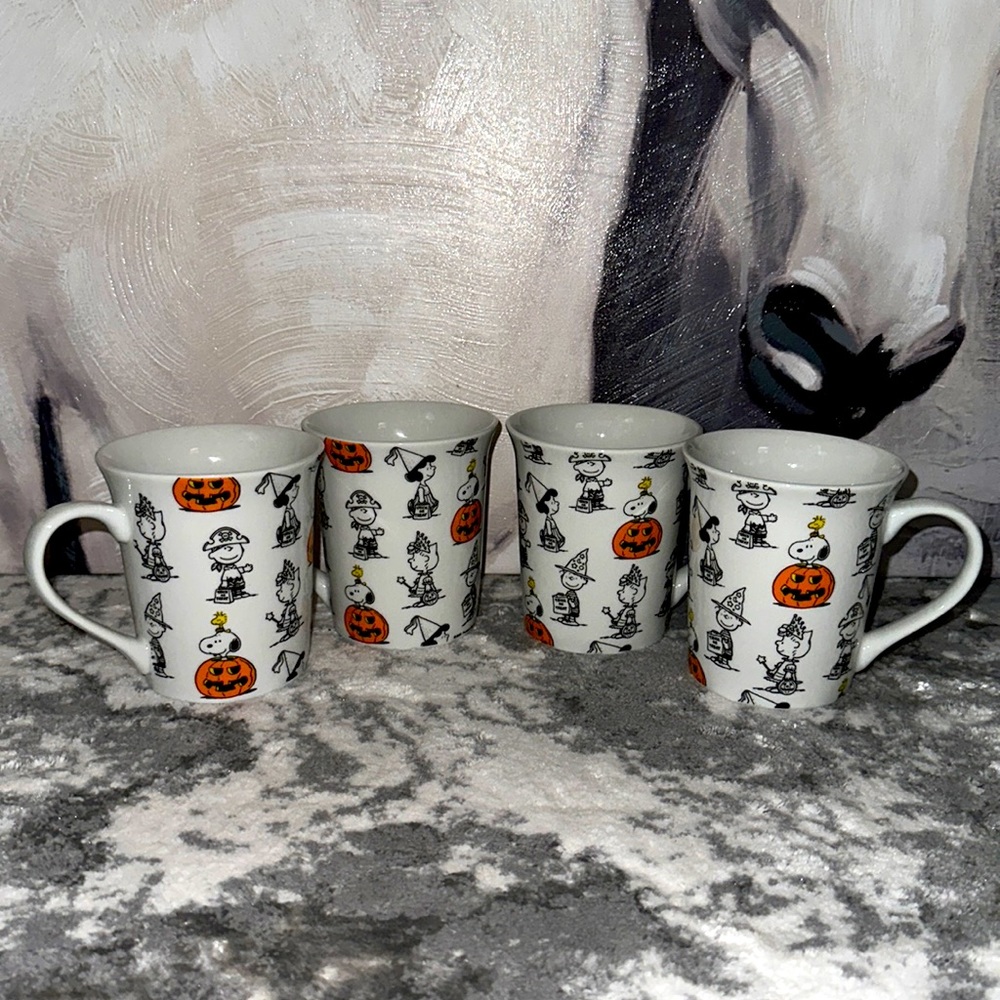 Snoopy peanuts the great pumpkin Halloween mugs set of 4